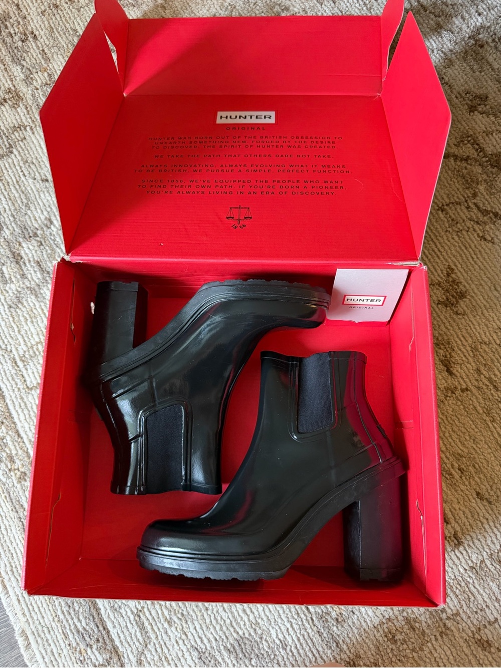 Hunter Original Refined High Heel Chelsea Boots - Shiny Black
- Women's 9US